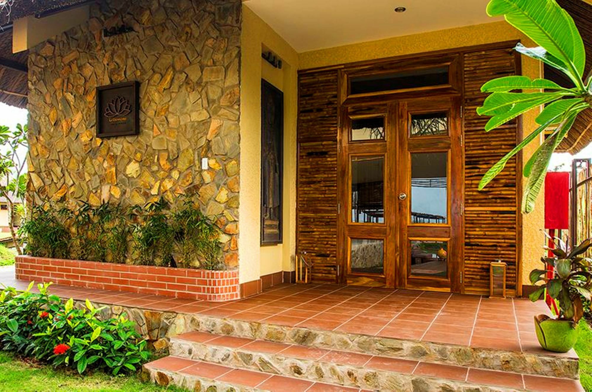 The Island Lodge My Tho Exterior photo